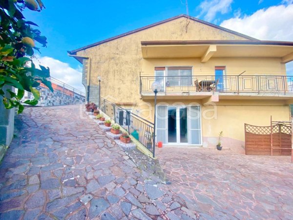 casa indipendente in vendita a Lustra in zona Ponti Rossi