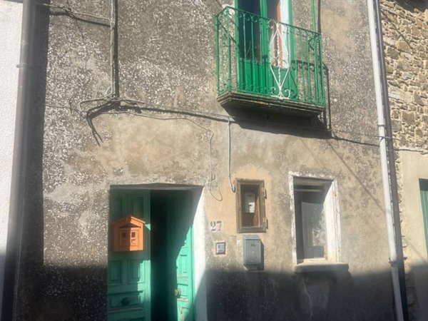 appartamento in vendita a Lustra