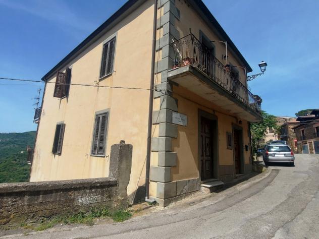 casa indipendente in vendita a Lustra