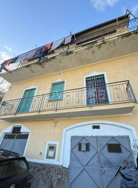 appartamento in vendita a Lustra