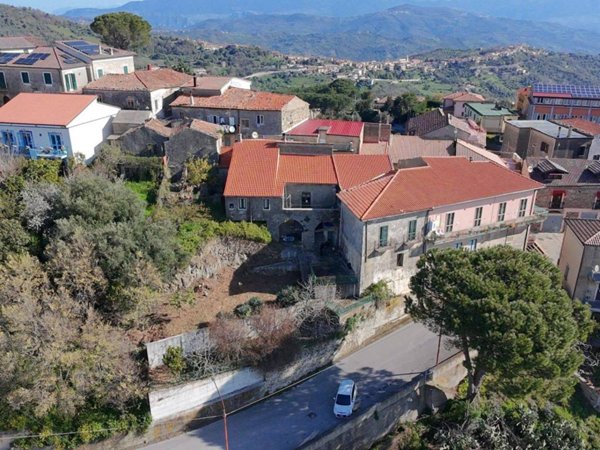 appartamento in vendita a Lustra