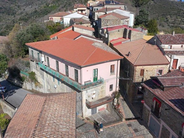 appartamento in vendita a Lustra