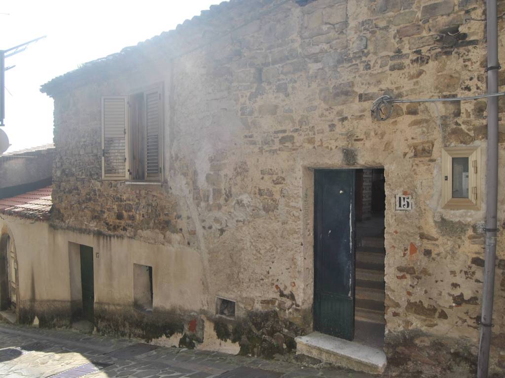 casa indipendente in vendita a Lustra