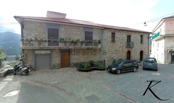 esavano in vendita a Lustra