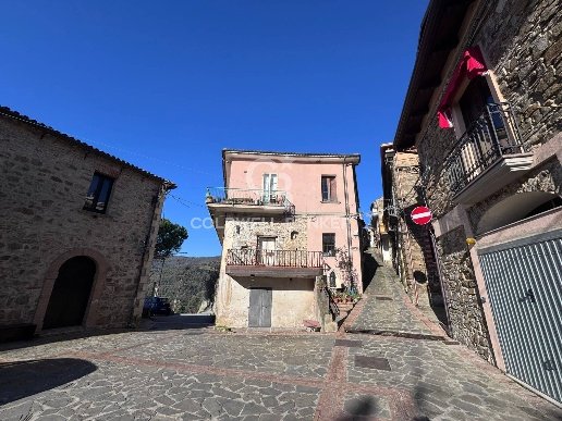 appartamento in vendita a Lustra