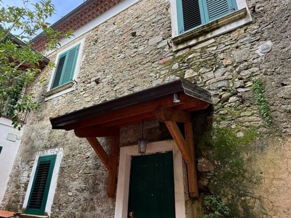 appartamento in vendita a Lustra