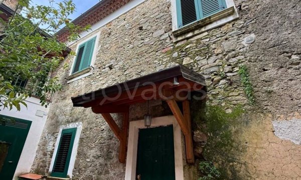 appartamento in vendita a Lustra