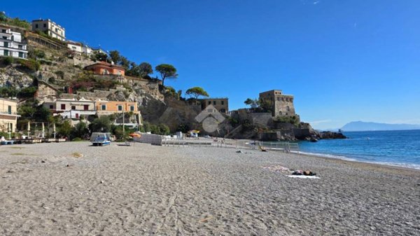 appartamento in vendita a Maiori in zona Ponteprimario