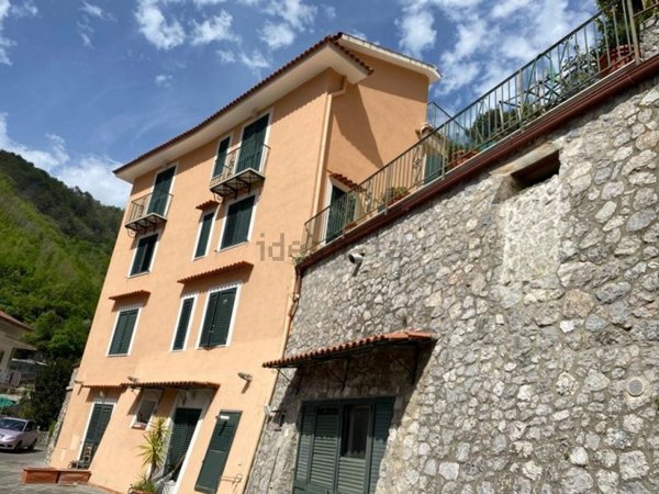 appartamento in vendita a Maiori in zona San Pietro