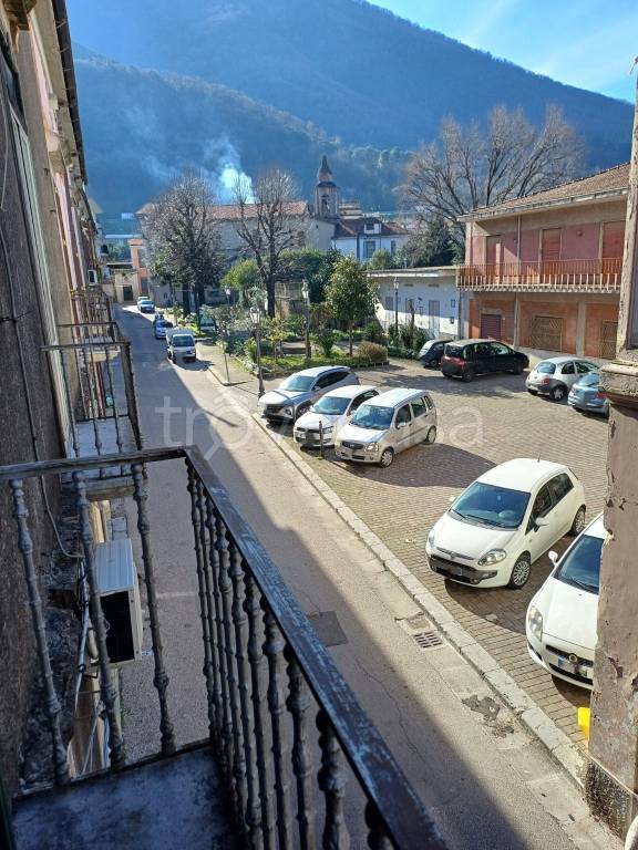 appartamento in vendita a Mercato San Severino in zona Sant'Eustachio