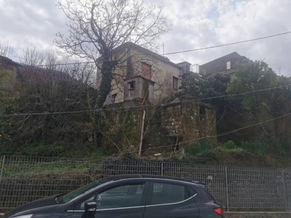 casa indipendente in vendita a Mercato San Severino in zona Acquarola