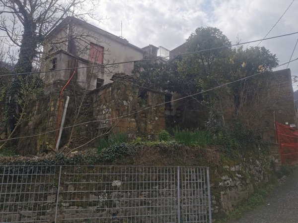 appartamento in vendita a Mercato San Severino in zona Acquarola
