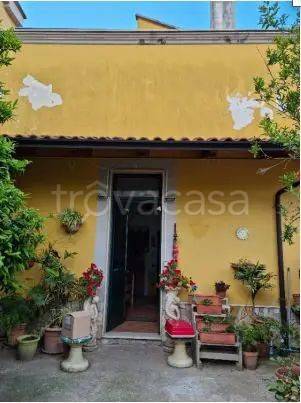 appartamento in vendita a Mercato San Severino in zona Piazza del Galdo