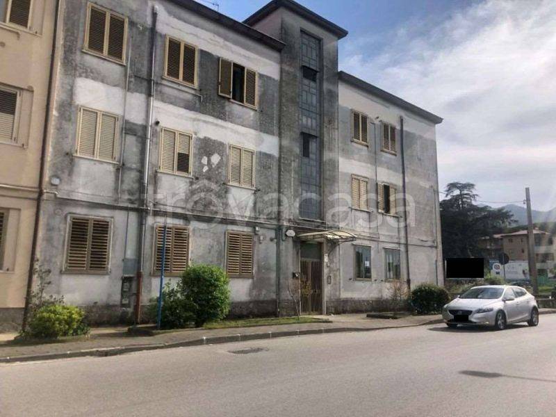 appartamento in vendita a Mercato San Severino in zona Curteri