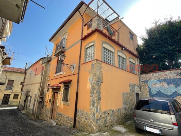 casa indipendente in vendita a Mercato San Severino in zona Carifi/Torello