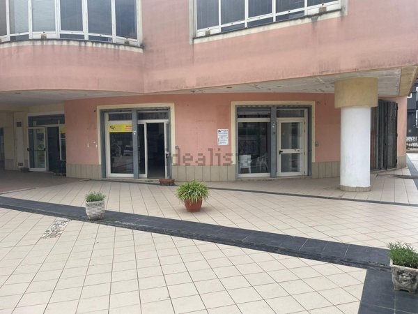 locale commerciale in vendita a Mercato San Severino