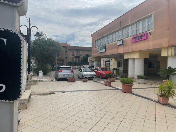 locale commerciale in vendita a Mercato San Severino