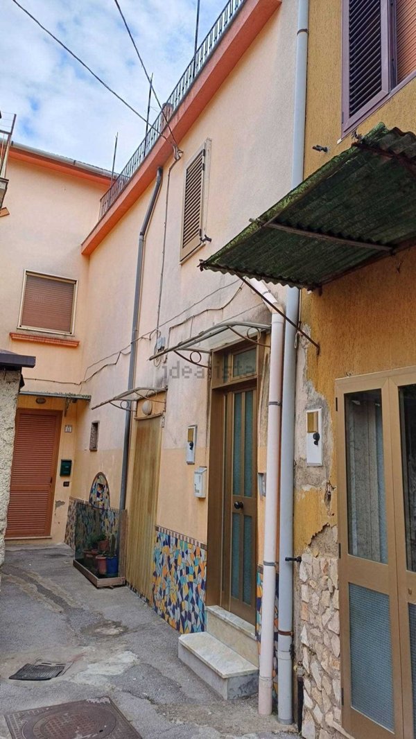 appartamento in vendita a Mercato San Severino in zona Acquarola