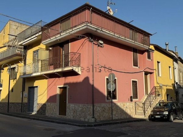 casa semindipendente in vendita a Mercato San Severino in zona Pandola