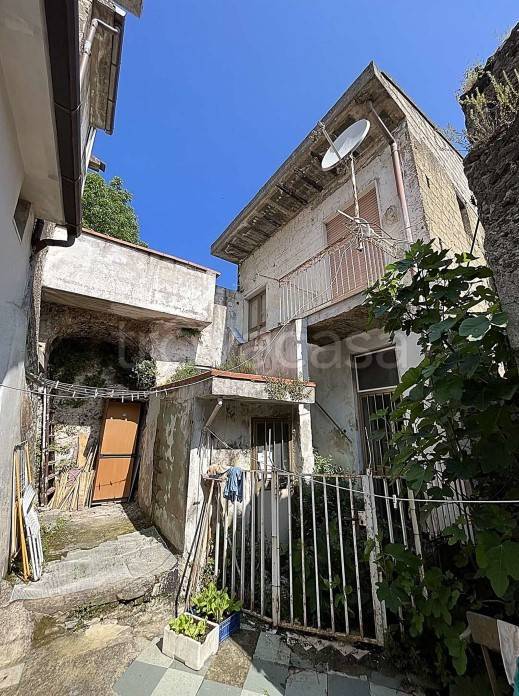 appartamento in vendita a Mercato San Severino in zona Acigliano