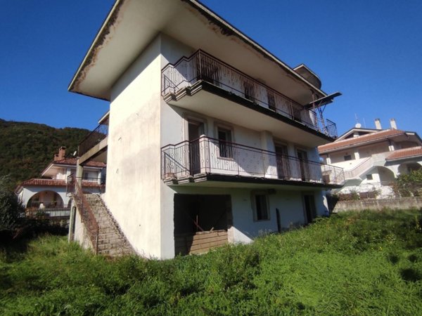 casa indipendente in vendita a Mercato San Severino in zona Acigliano