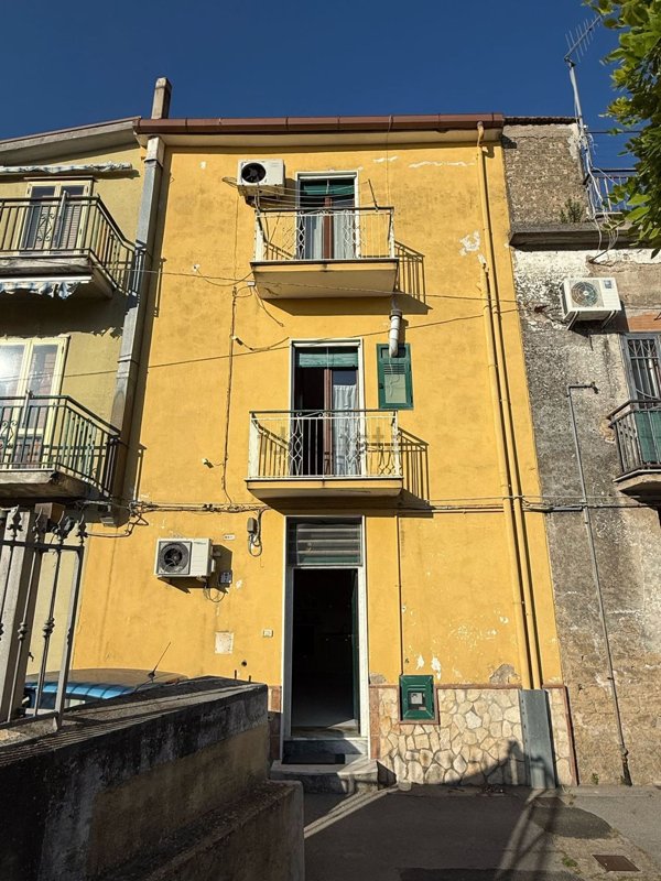 appartamento in vendita a Mercato San Severino in zona Piazza del Galdo