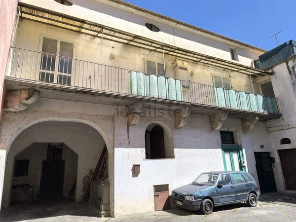 appartamento in vendita a Mercato San Severino in zona Sant'Eustachio