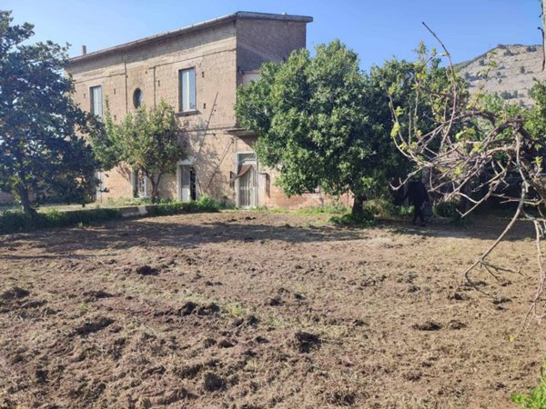 casa indipendente in vendita a Mercato San Severino in zona Sant'Angelo