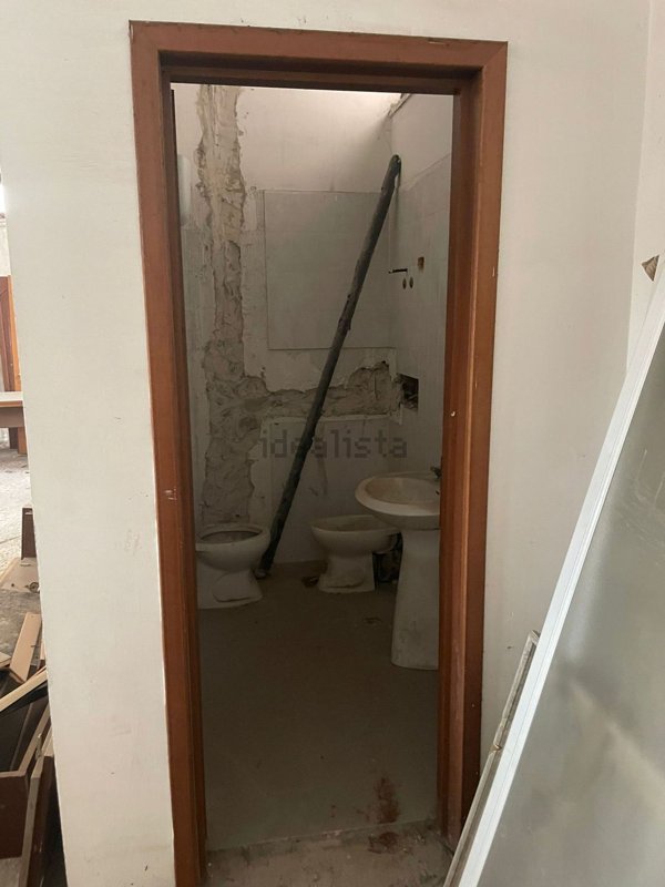 locale commerciale in vendita a Mercato San Severino