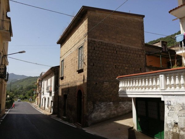 casa semindipendente in vendita a Mercato San Severino in zona Ciorani