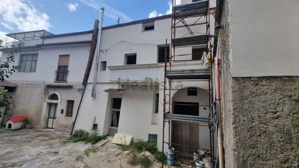 casa semindipendente in vendita a Mercato San Severino in zona Pandola