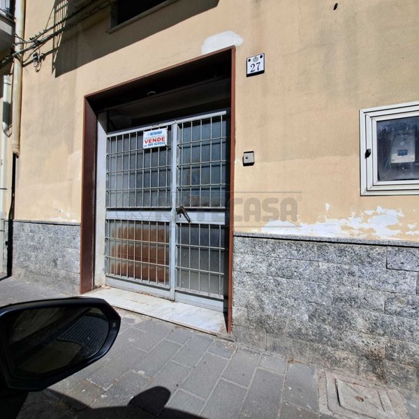 locale commerciale in vendita a Mercato San Severino in zona Pandola