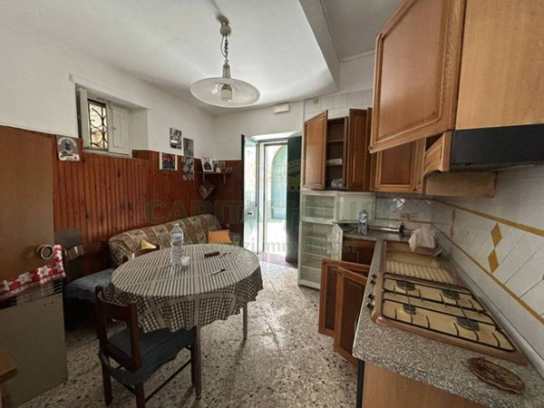casa indipendente in vendita a Mercato San Severino in zona Sant'Eustachio