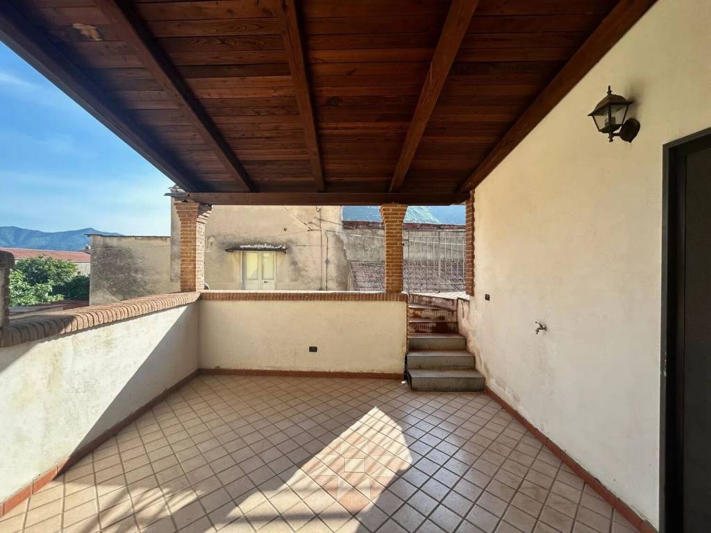 casa indipendente in vendita a Mercato San Severino in zona Ciorani