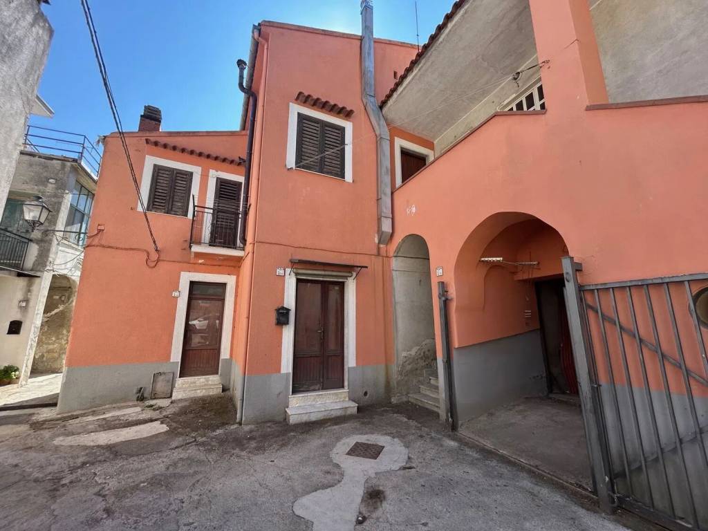 casa indipendente in vendita a Mercato San Severino in zona Priscoli