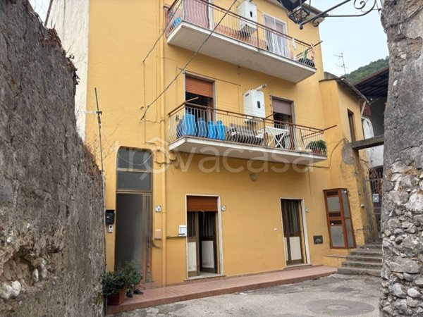 appartamento in vendita a Mercato San Severino in zona Acigliano