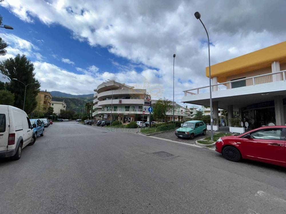 locale commerciale in vendita a Mercato San Severino