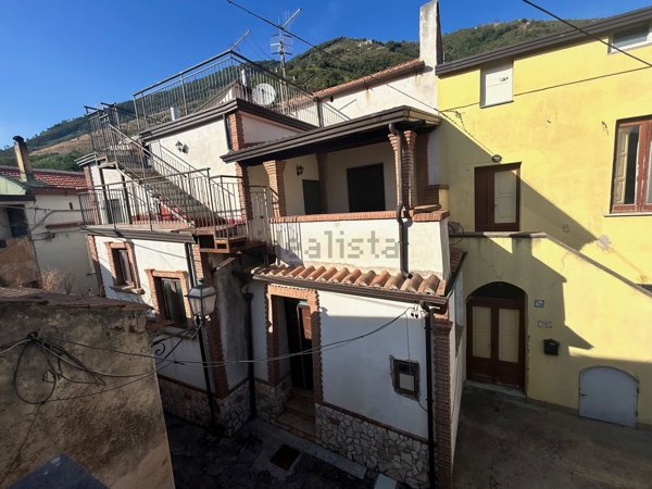 casa semindipendente in vendita a Mercato San Severino in zona Ciorani