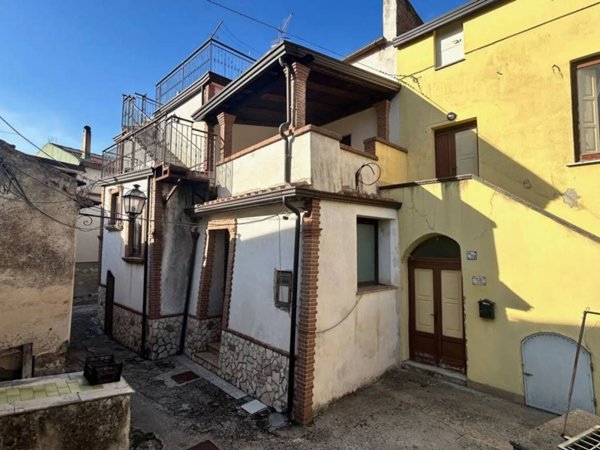 casa semindipendente in vendita a Mercato San Severino in zona Ciorani