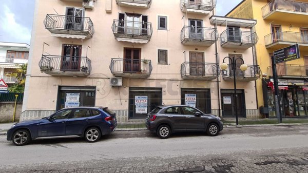 locale commerciale in vendita a Mercato San Severino in zona Curteri