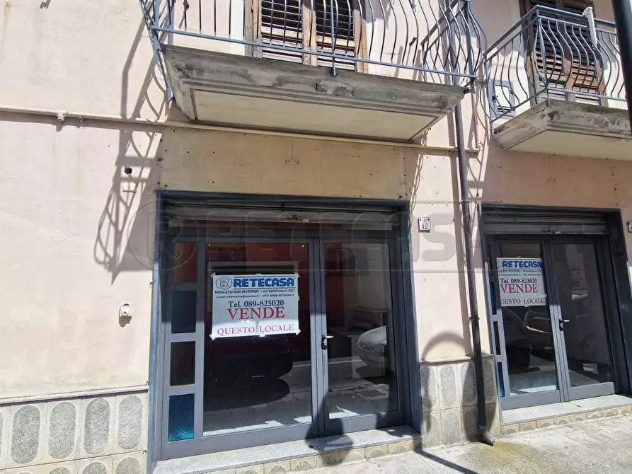 locale commerciale in vendita a Mercato San Severino in zona Curteri