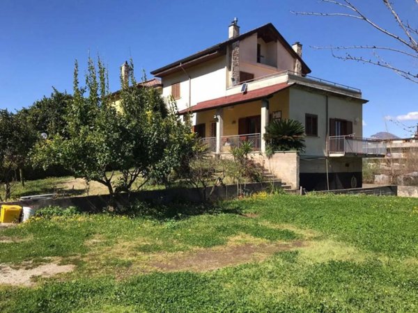 casa indipendente in vendita a Mercato San Severino