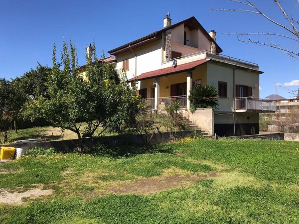 casa indipendente in vendita a Mercato San Severino