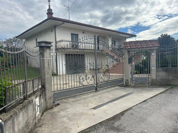 casa indipendente in vendita a Mercato San Severino