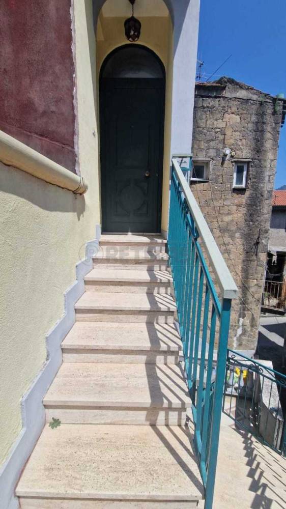 casa indipendente in vendita a Mercato San Severino in zona Sant'Eustachio