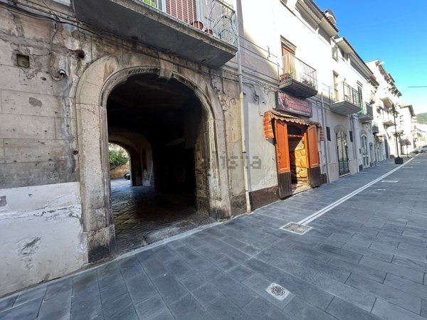 locale commerciale in vendita a Mercato San Severino