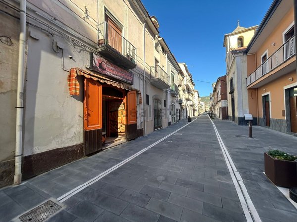 locale commerciale in vendita a Mercato San Severino