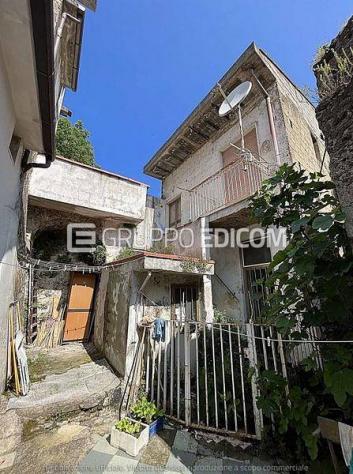 locale commerciale in vendita a Mercato San Severino in zona Acigliano