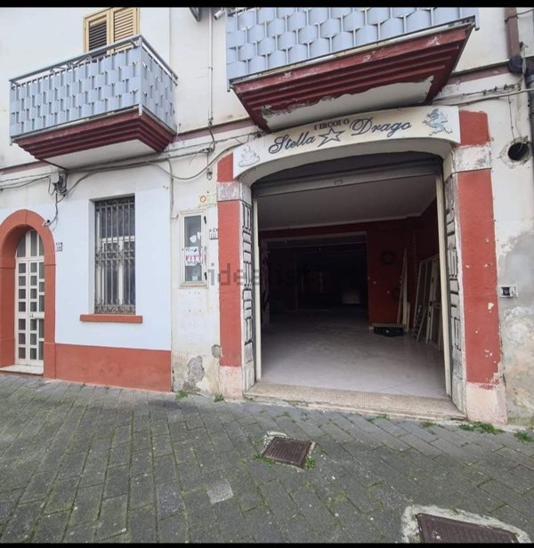 locale commerciale in vendita a Mercato San Severino in zona Pandola