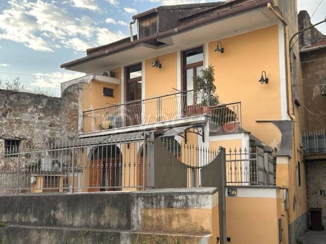 casa indipendente in vendita a Mercato San Severino in zona Piazza del Galdo